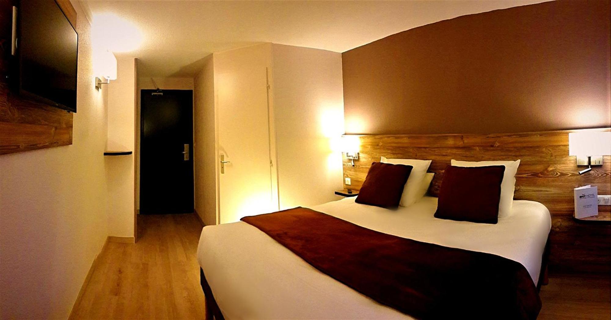 Brit Hotel Confort Pau Lons Exterior foto
