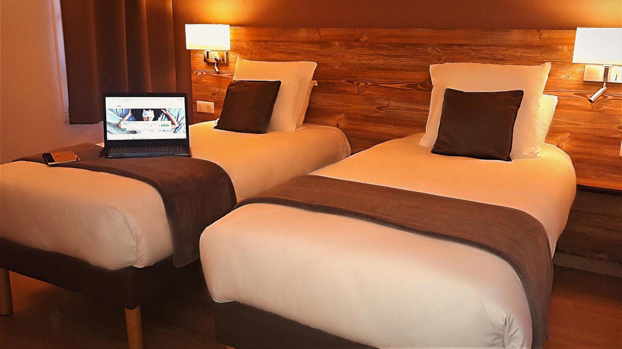 Brit Hotel Confort Pau Lons Exterior foto