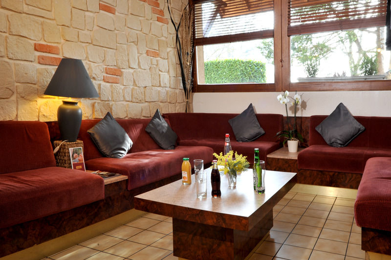 Brit Hotel Confort Pau Lons Exterior foto